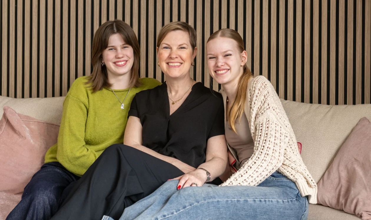Emma Ward and her daughters