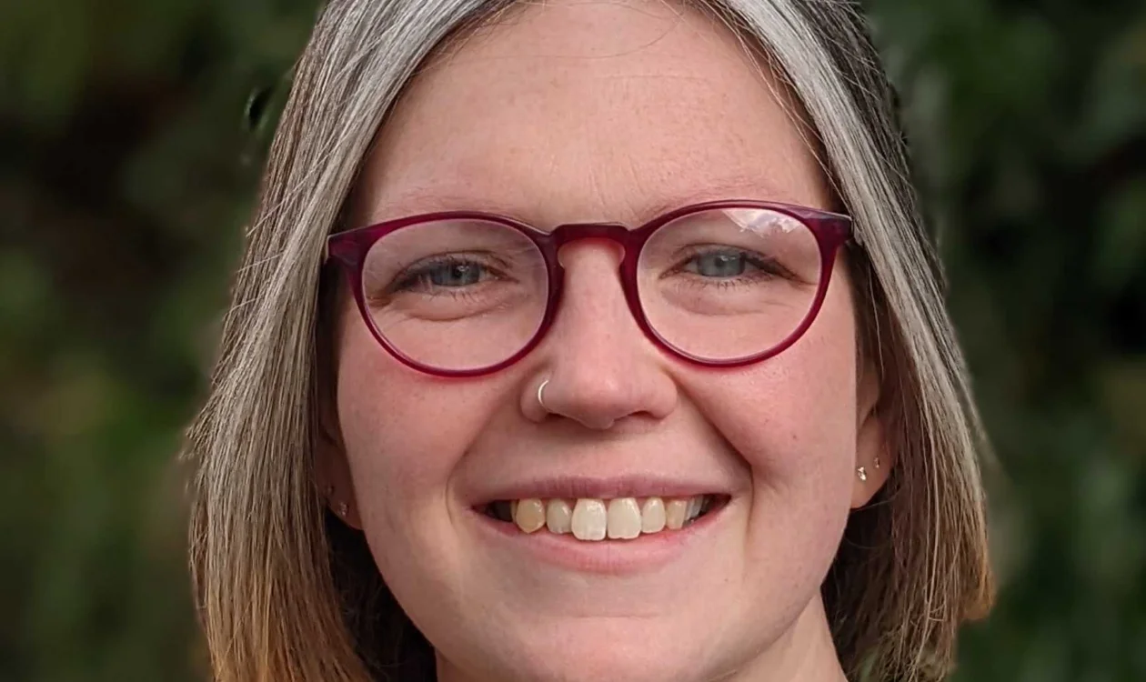 Headshot of Dr Steph Archer