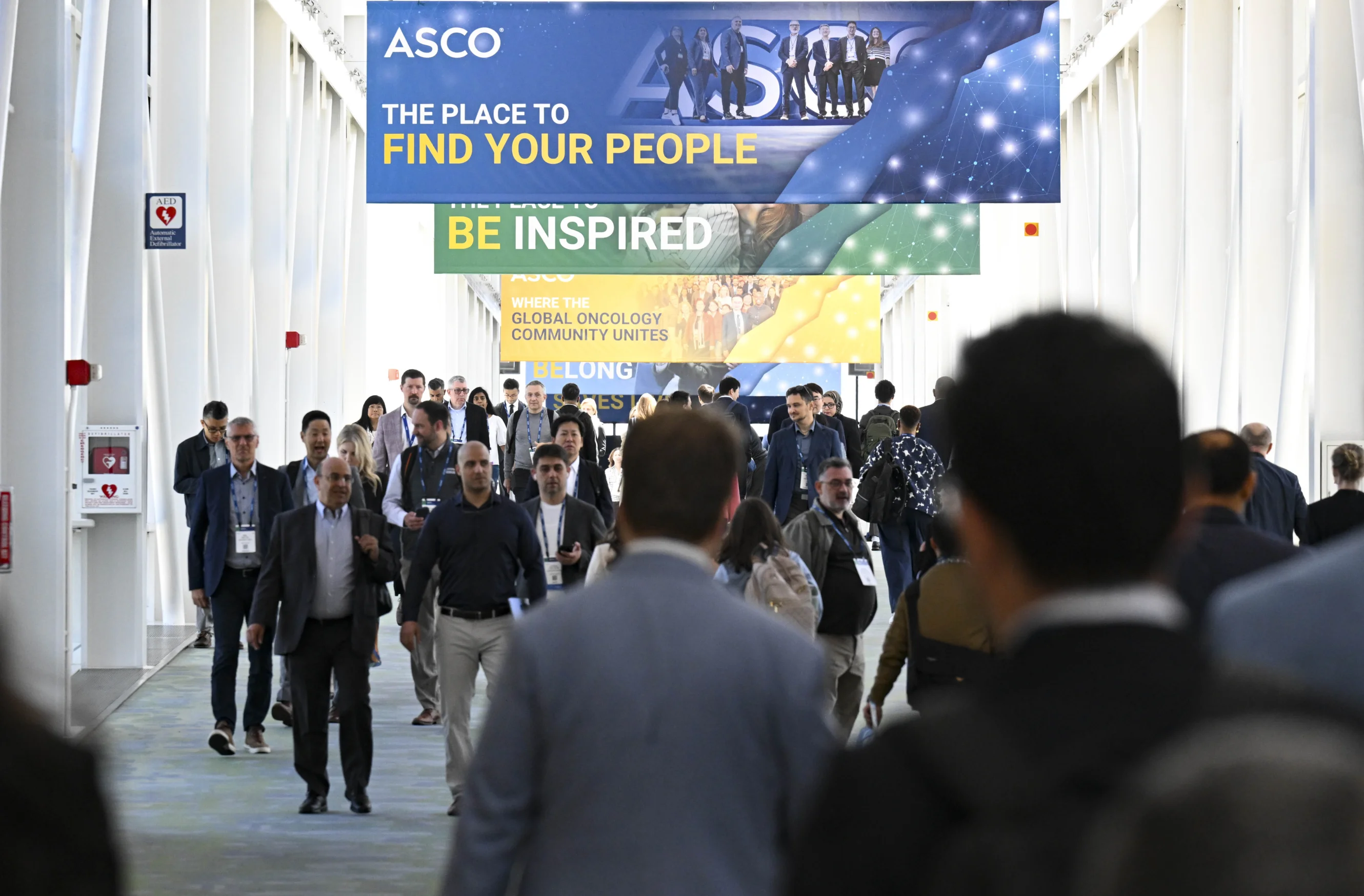 Chicago, IL - McCormick Place - 2026 ASCO Annual Meeting - Attendees during General Views here today, Friday May 29, 2026. Physicians, researchers, and health care professionals from over 100 countries are attending the 62nd ASCO Annual Meeting. The ASCO Annual Meeting highlights the latest findings in all major areas of oncology. Photo by © ASCO/Phil McCarten 2026. Technical Questions: todd@medmeetingimages.com; ASCO contact: photos@asco.org. AM26_GeneralViews